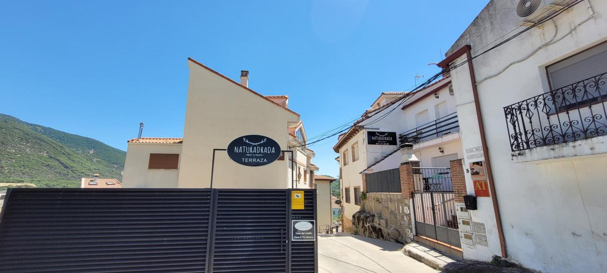 Casa Del Castillo By Naturadrada La Adrada Exterior photo